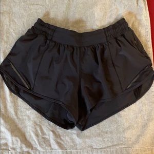 Lululemon Hotty Hot shorts 2.5” in black
